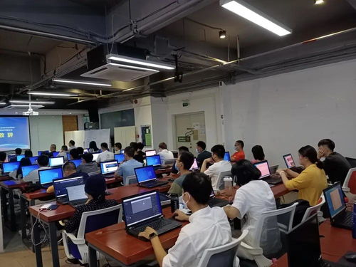 插上VR騰飛的翅膀 VR開發技術與應用培訓班開課啦！